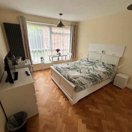 Wembley Stadium Large Double Room Лондон Екстер'єр фото