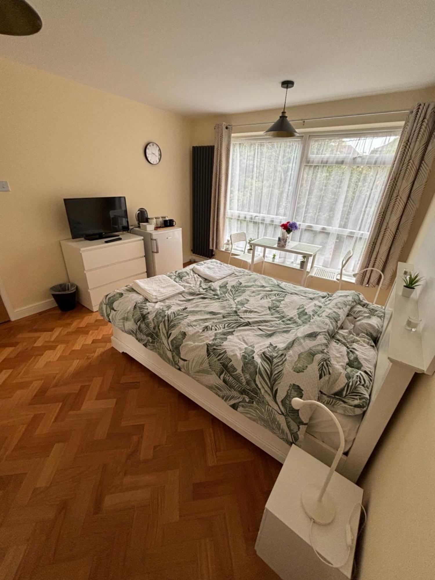 Wembley Stadium Large Double Room Лондон Екстер'єр фото